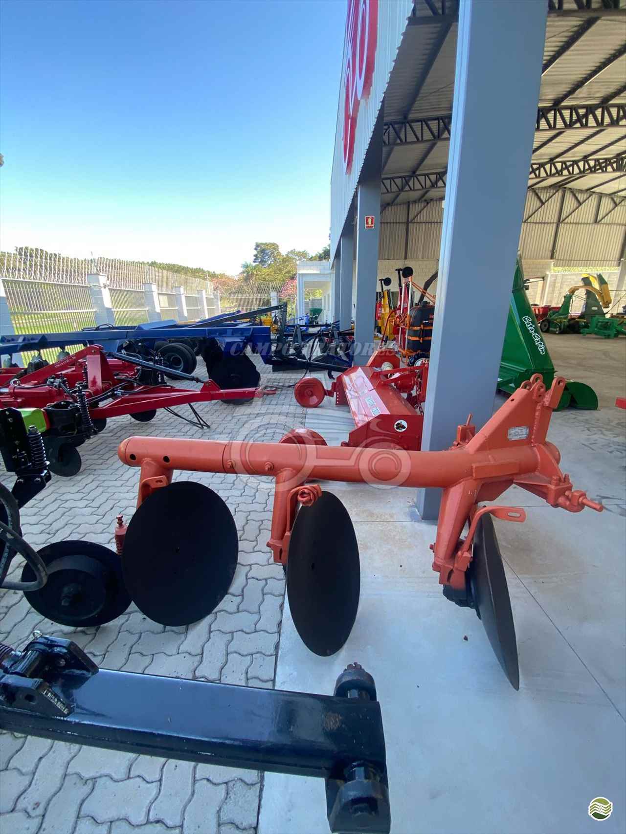 IMPLEMENTOS AGRICOLAS ARADO 3 DISCOS FIXO Campo Tratores SAO CARLOS SÃO PAULO SP